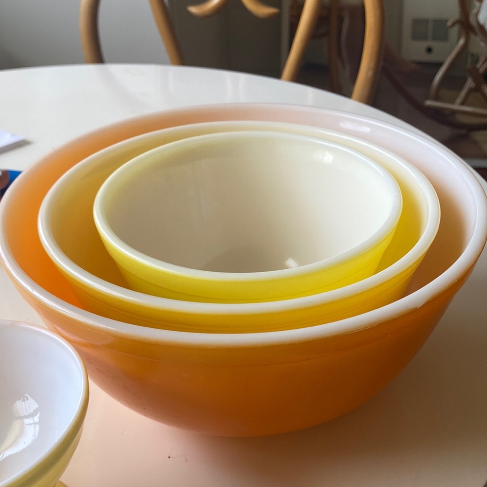 Vintage Pyrex Colorful Mixing Bowl Set